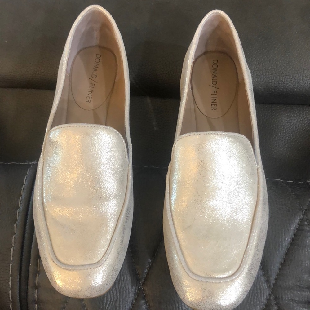 Donald J. Pliner Honey  Metallic Flat Size 6.5